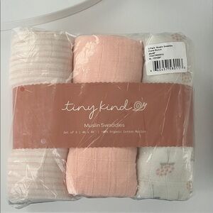 Muslin Swaddles - Peach and White